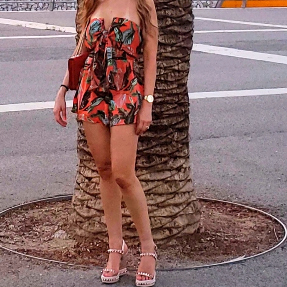 Highest Temp Palm Print Strapless Tie Front Romper - Picture 2 of 5